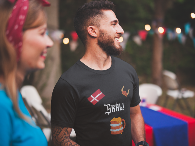 Man wearing shirt with the word 'SKAL!' depicted on it. This is a festive drinking shirt perfect for happy hour.
        